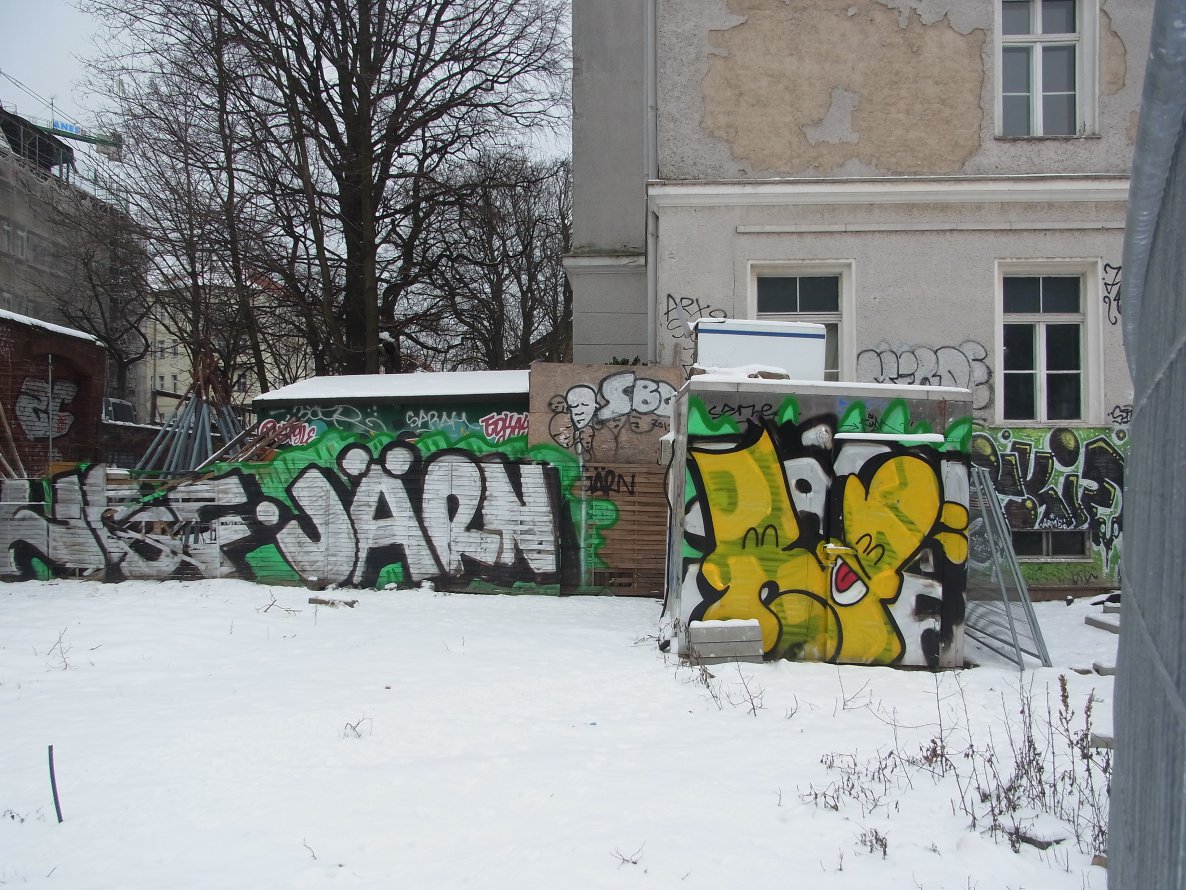 Graffiti Bombing - Photo by staubsauger - Järn, Rask/Ra, Berlin