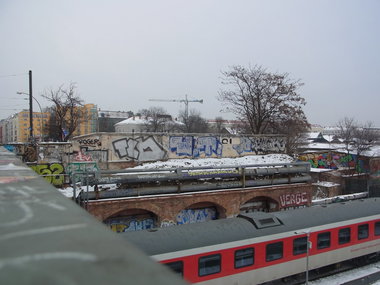 Graffiti Bombing - Photo by staubsauger - tlb, üf, verge