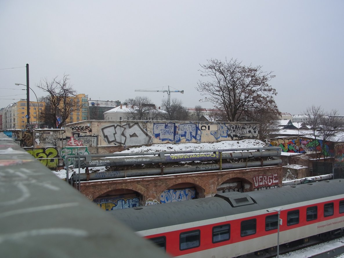Graffiti Bombing - Photo by staubsauger - tlb, üf, verge