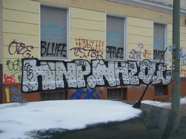 Graffiti Bombing - Photo by staubsauger - hnp, nhz, olt