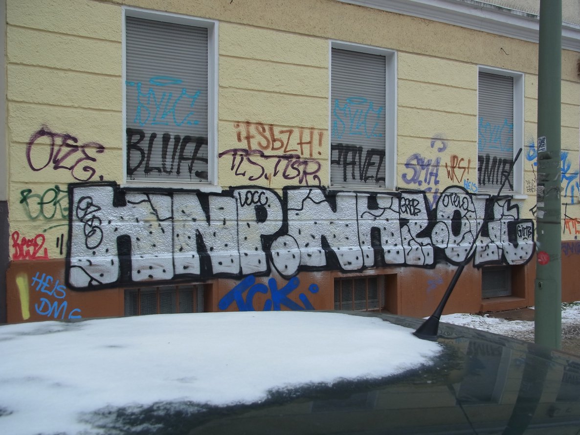 Graffiti Bombing - Photo by staubsauger - hnp, nhz, olt