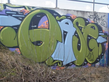 Graffiti Bombing - Photo by staubsauger - oase, berlin