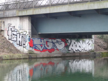 Graffiti Bombing - Photo by staubsauger - ygs, aodwiz, fch