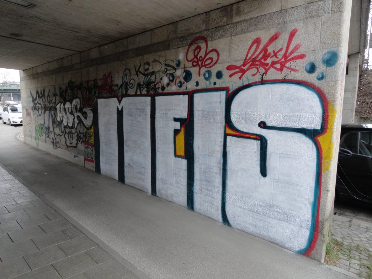 Graffiti Bombing - Photo by staubsauger - münchen