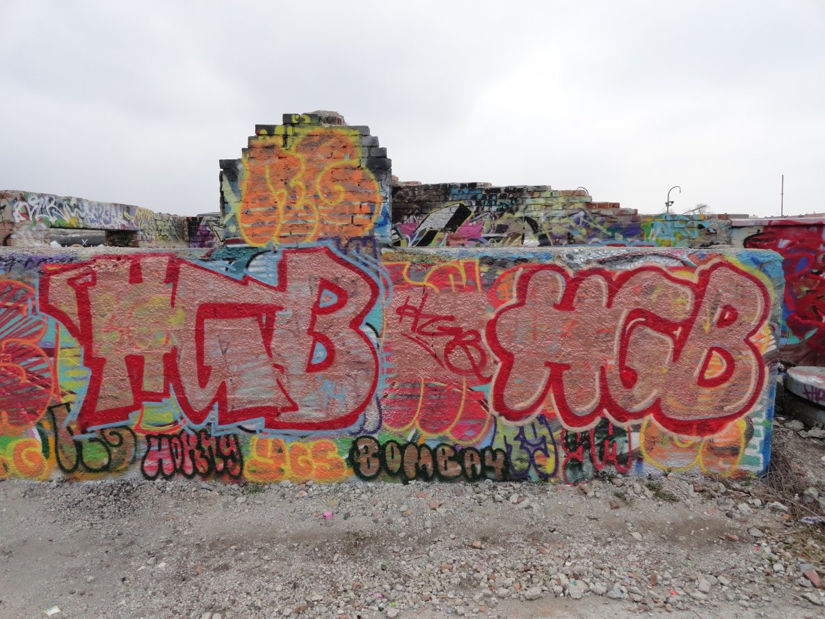 Graffiti Bombing - Photo by staubsauger - hgb, münchen