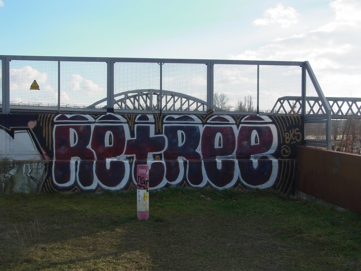 Graffiti Bombing - Photo by staubsauger - retree, bks, berlin