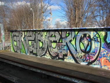 Graffiti Bombing - Photo by staubsauger - Grebero, Grab, Bero