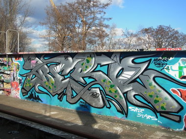Graffiti Bombing - Photo by staubsauger - Bero, Berlin