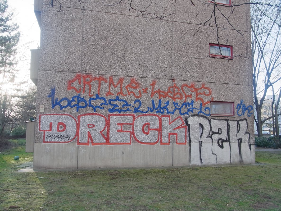 Graffiti Bombing - Photo by staubsauger - Dreck, rzk, berlin