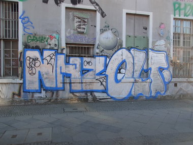 Graffiti Bombing - Photo by staubsauger - nhz, olt, berlin