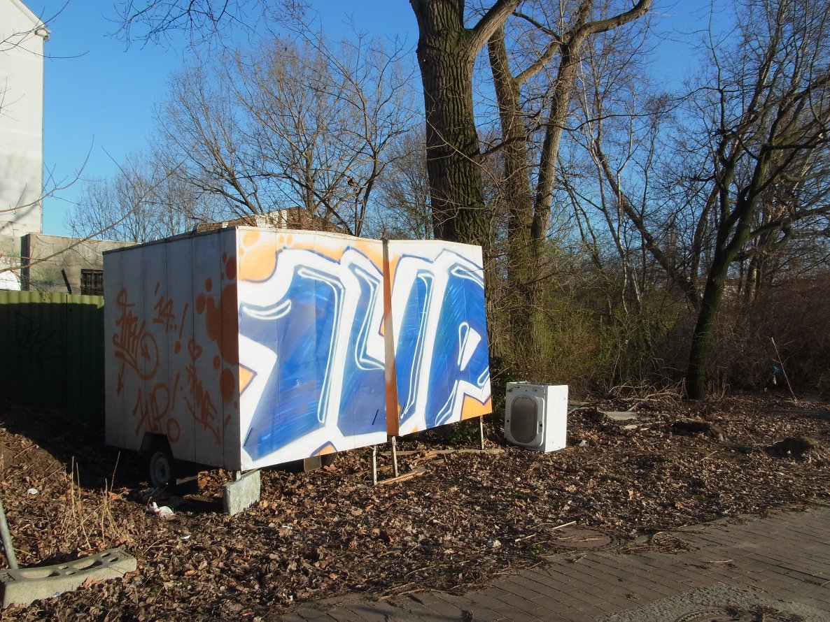 Graffiti Bombing - Photo by staubsauger - 1up, oneup, oneunitedpower