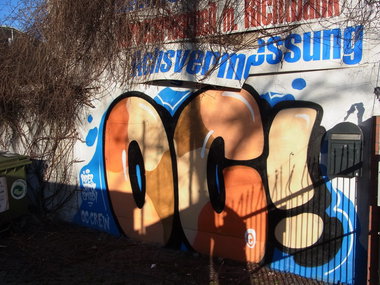 Graffiti Bombing - Photo by staubsauger - oc, rider, shmok