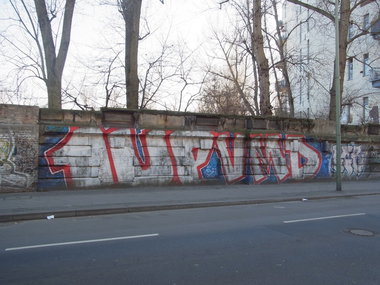 Graffiti Bombing - Photo by staubsauger - 1up, oneup, vmd