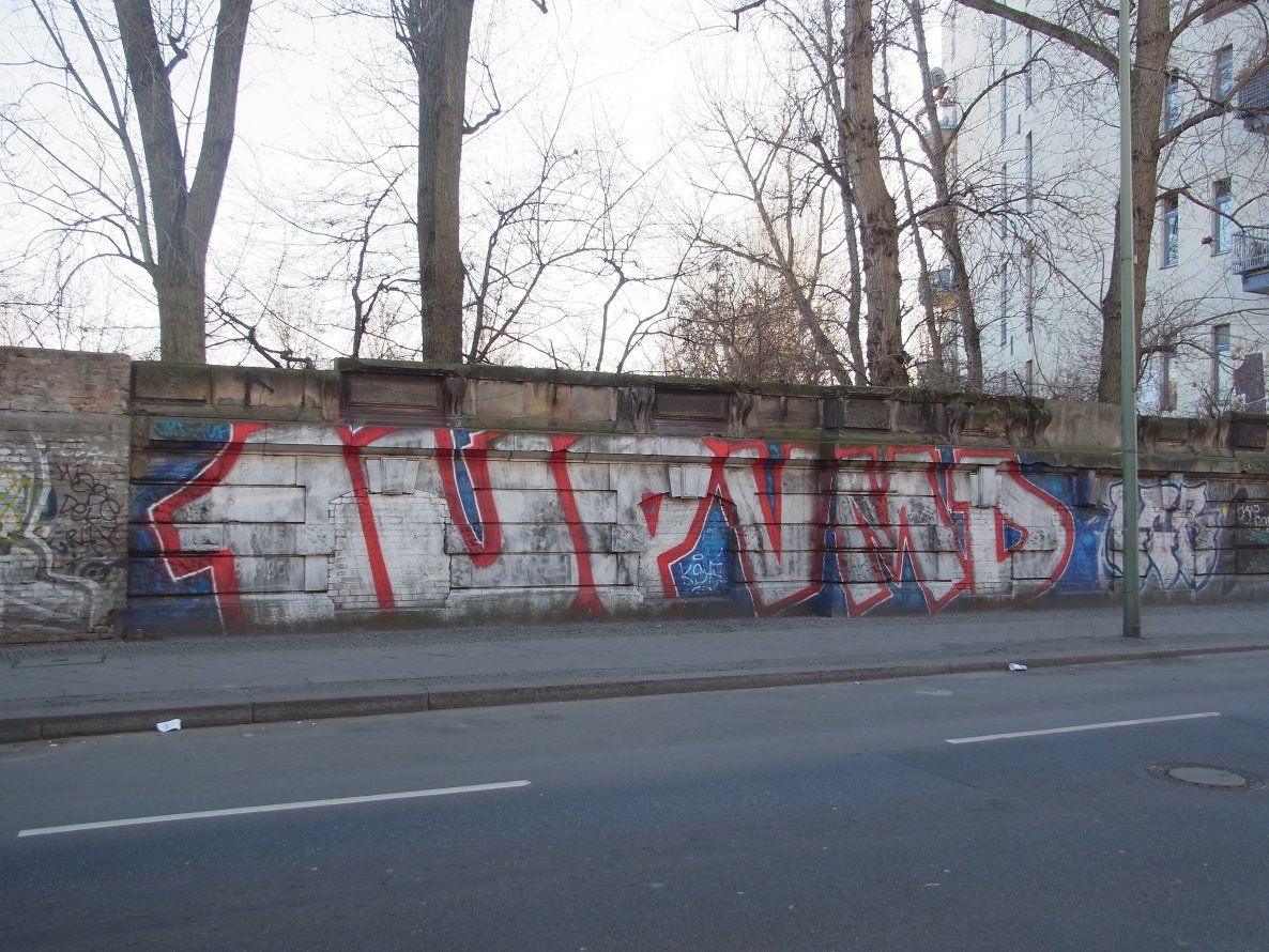 Graffiti Bombing - Photo by staubsauger - 1up, oneup, vmd