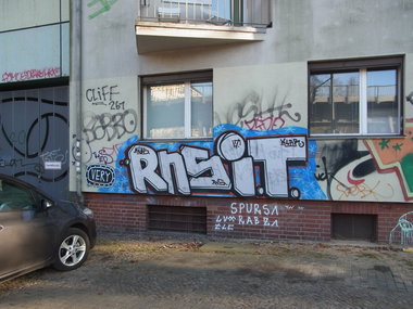 Graffiti Bombing - Photo by staubsauger - rns, it, berlin