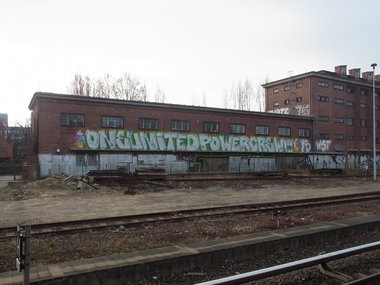 Graffiti Bombing - Photo by staubsauger - oneunitedpower, 1up, oneup