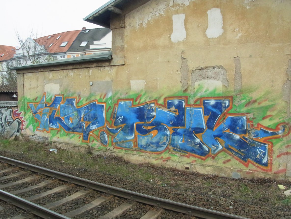 Graffiti Bombing - Photo by staubsauger - slow, tsok, rostock