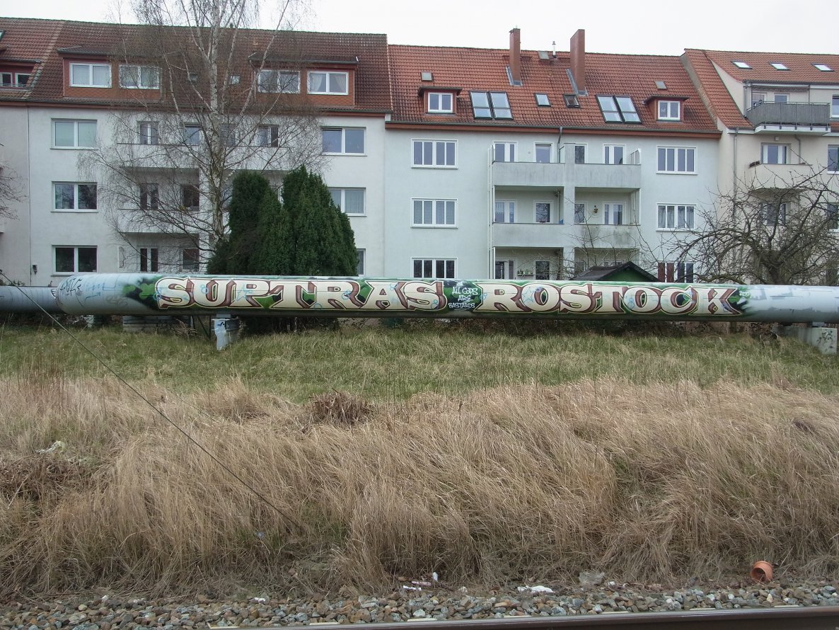 Graffiti Bombing - Photo by staubsauger - Suptras, Rostock, SR01