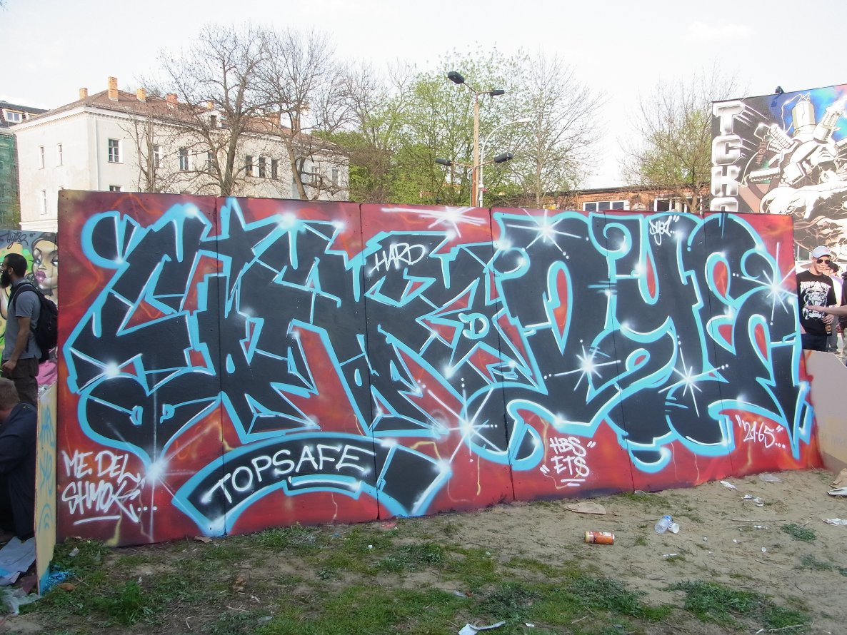 Graffiti Wall - Photo by staubsauger - hard, dye, yard5jam