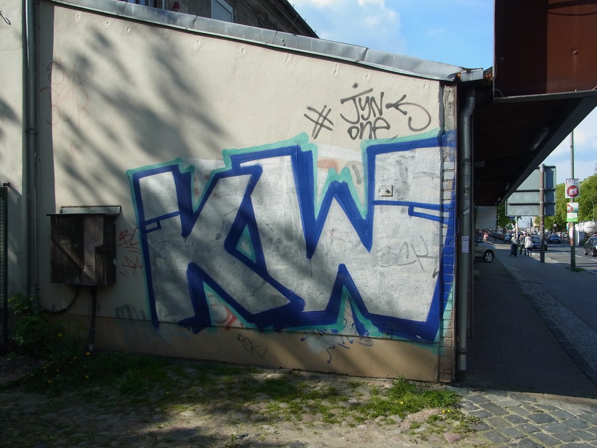 Graffiti Bombing - Photo by staubsauger - kw, Berlin