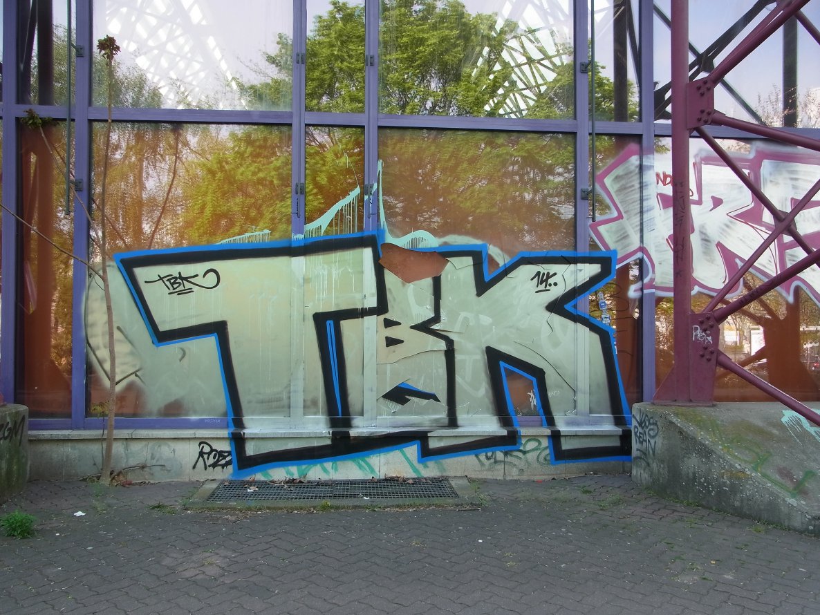 Graffiti Bombing - Photo by staubsauger - tbk, berlin