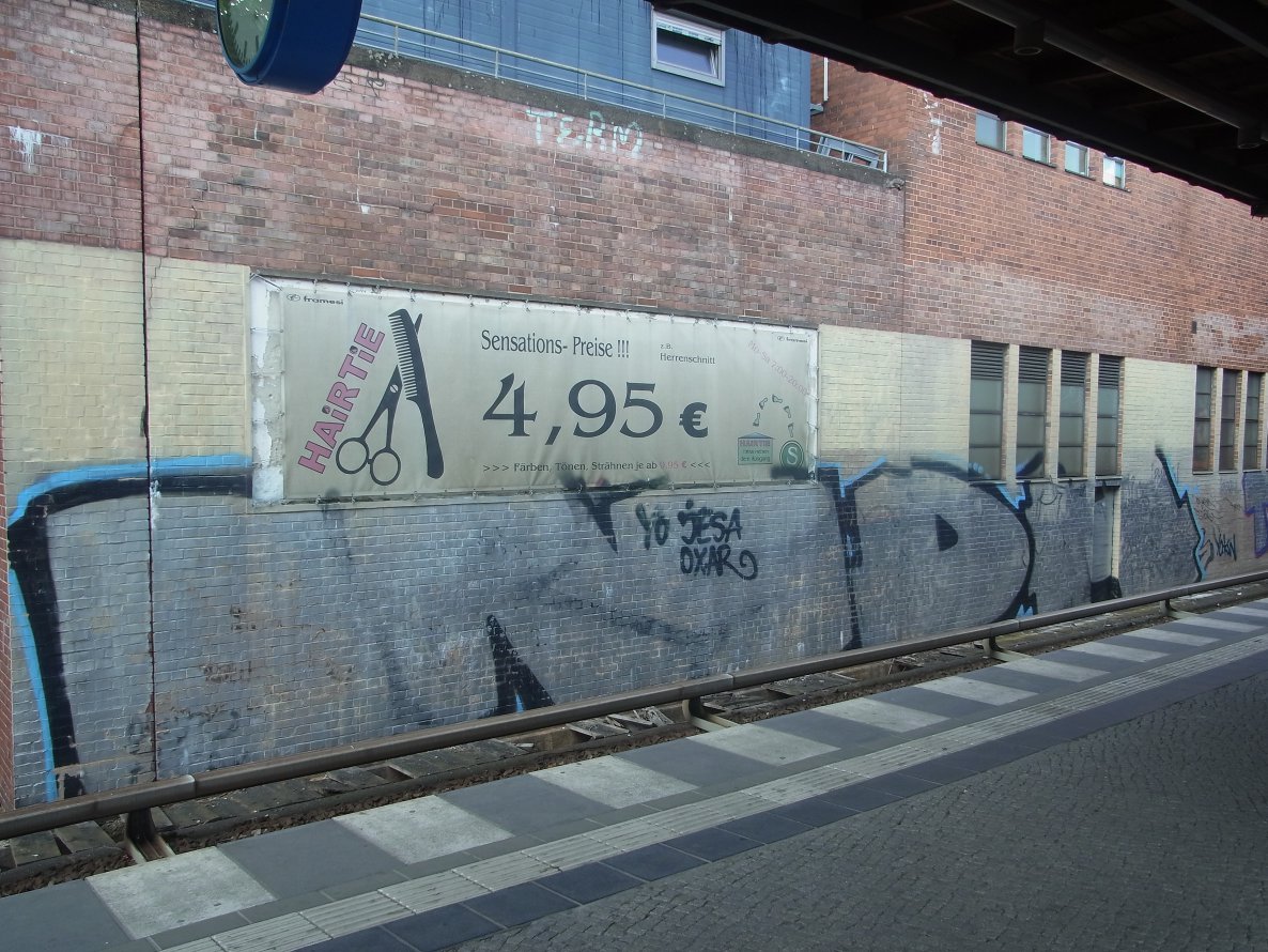 Graffiti Bombing - Photo by staubsauger - nda, berlin