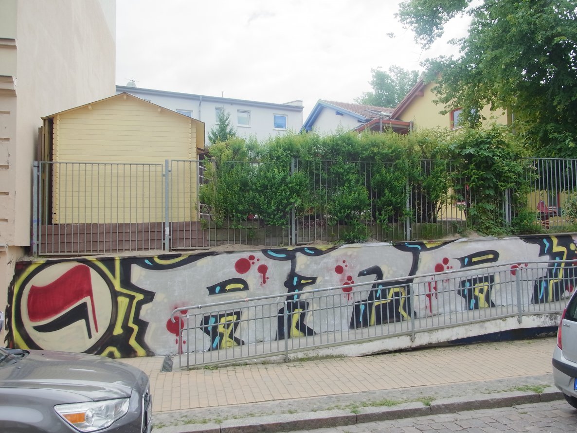 Graffiti Bombing - Photo by staubsauger - Antifa, AFA, Rostock