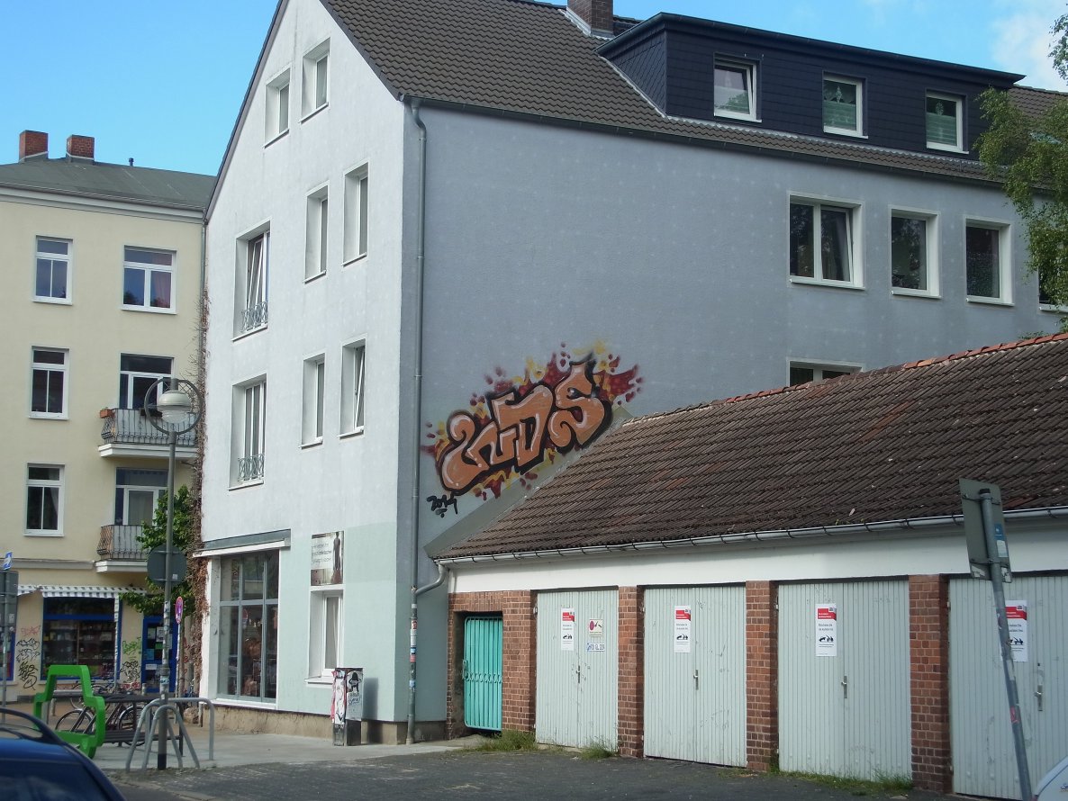 Graffiti Bombing - Photo by staubsauger - wds, Rostock
