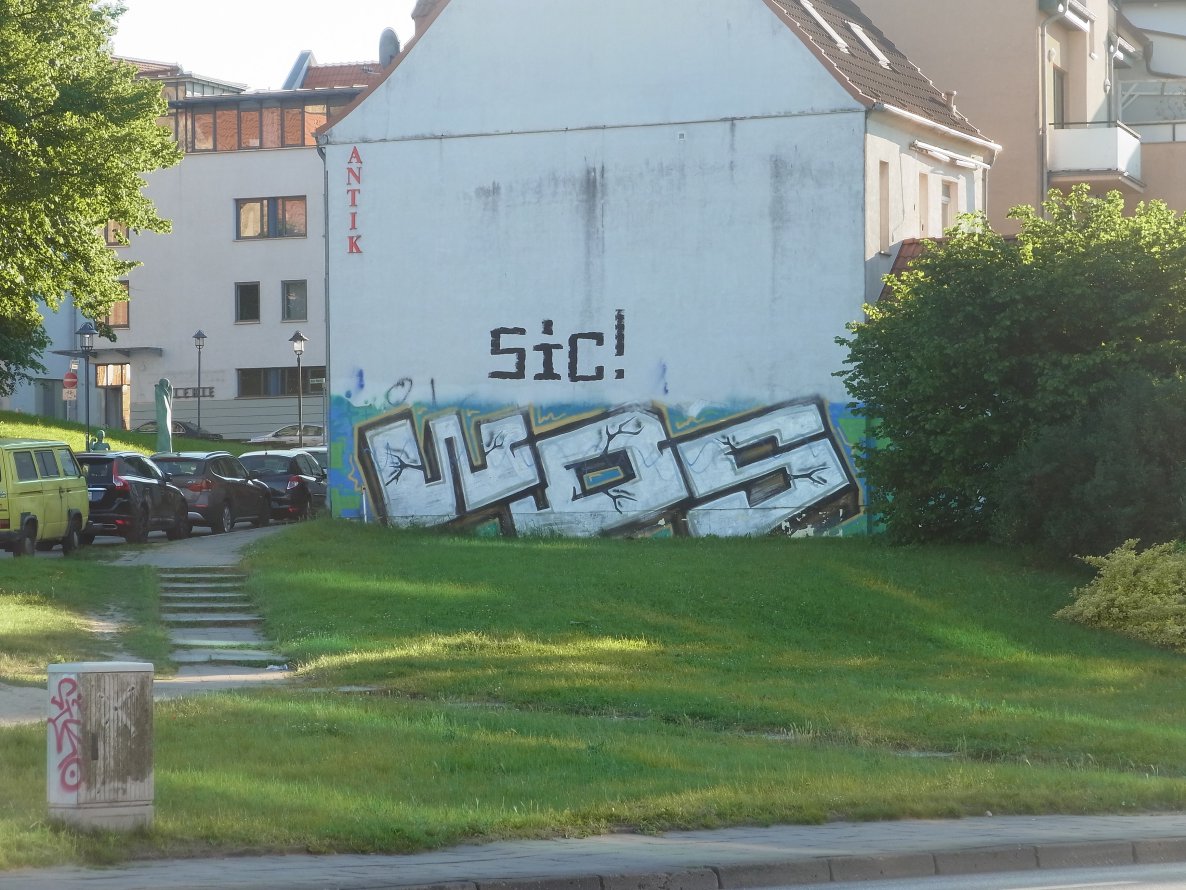 Graffiti Bombing - Photo by staubsauger - wds, Rostock