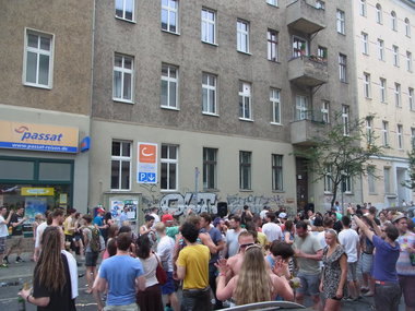 Graffiti Bombing - Photo by staubsauger - olt, karneval, der