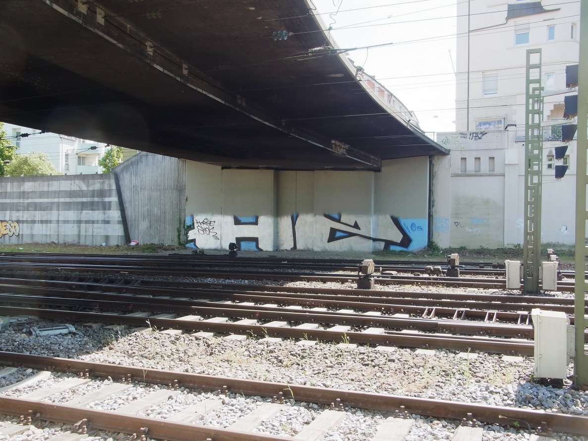 Graffiti Bombing - Photo by staubsauger - hz, ulm