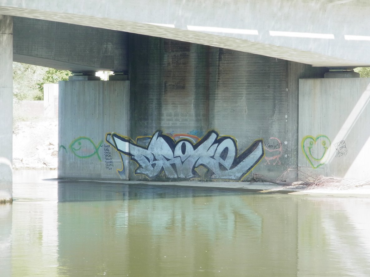 Graffiti Bombing - Photo by staubsauger - Broke, ulm