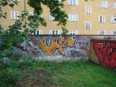 Graffiti Bombing - Photo by staubsauger - uf97, ultras, Frankfurt