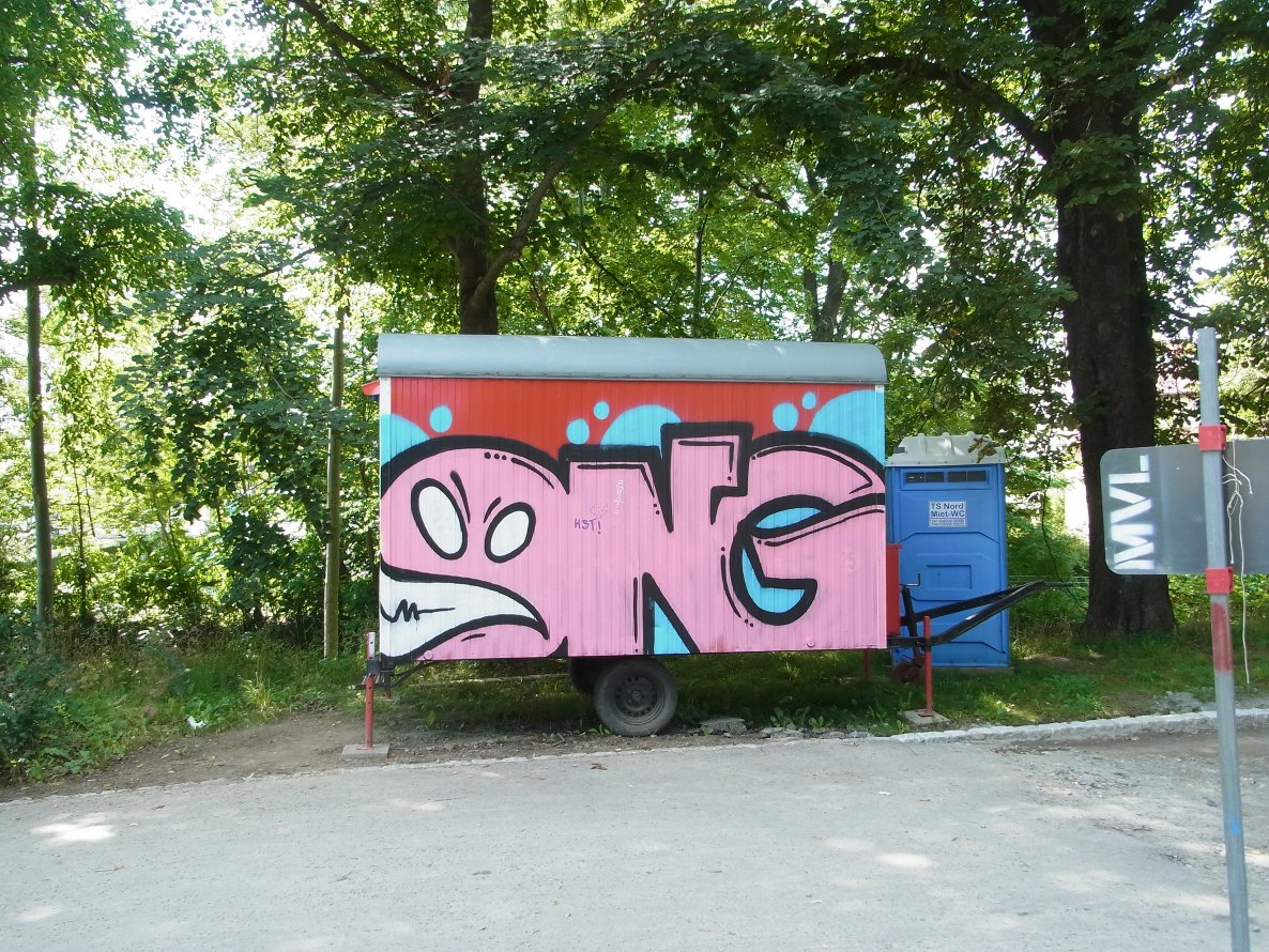 Graffiti Bombing - Photo by staubsauger - ong, greifswald