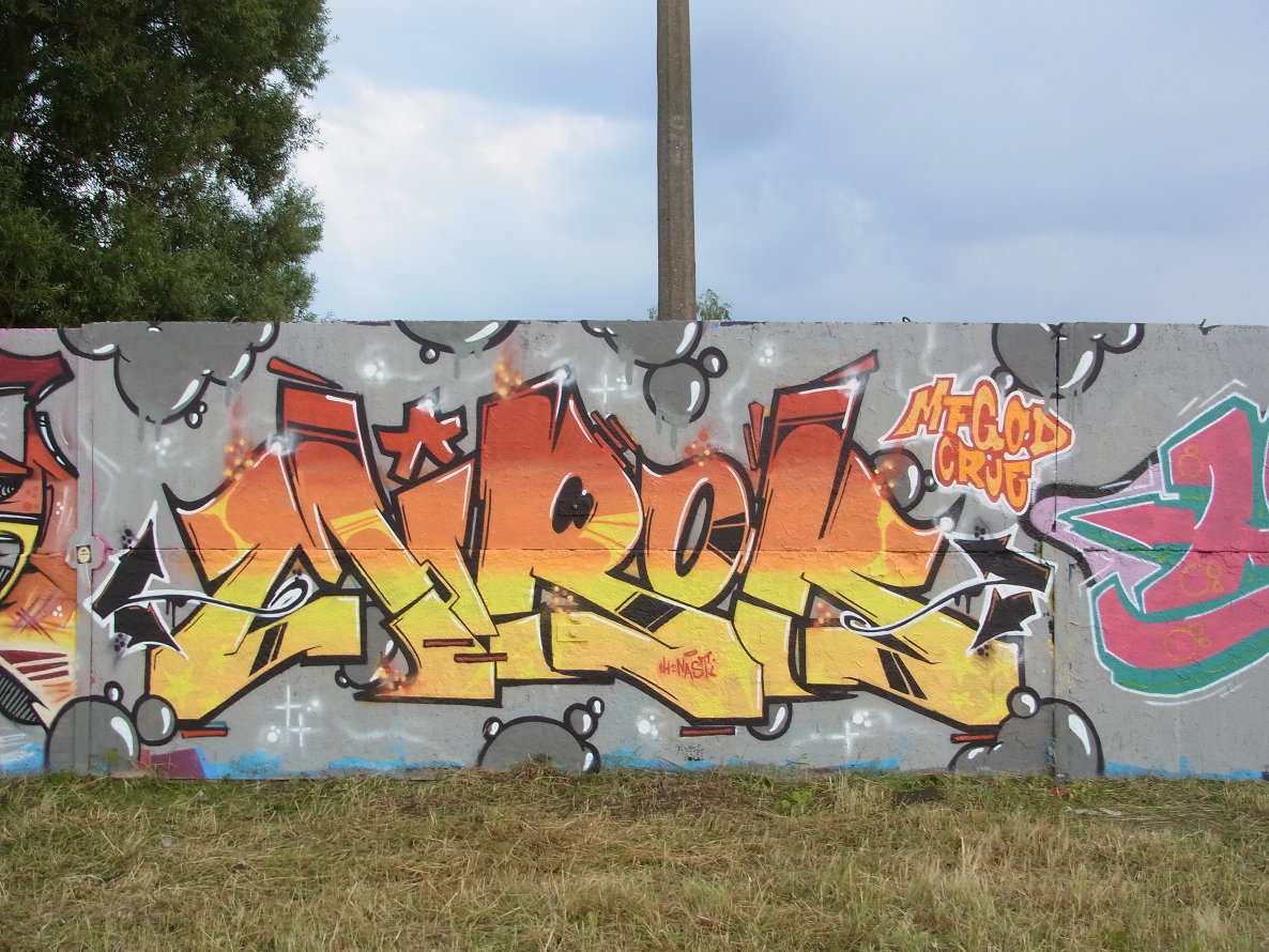 Graffiti Wall - Photo by staubsauger - mirok, mfg, god