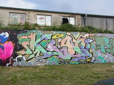 Graffiti Wall - Photo by staubsauger - Kloc, tods, Greifswald
