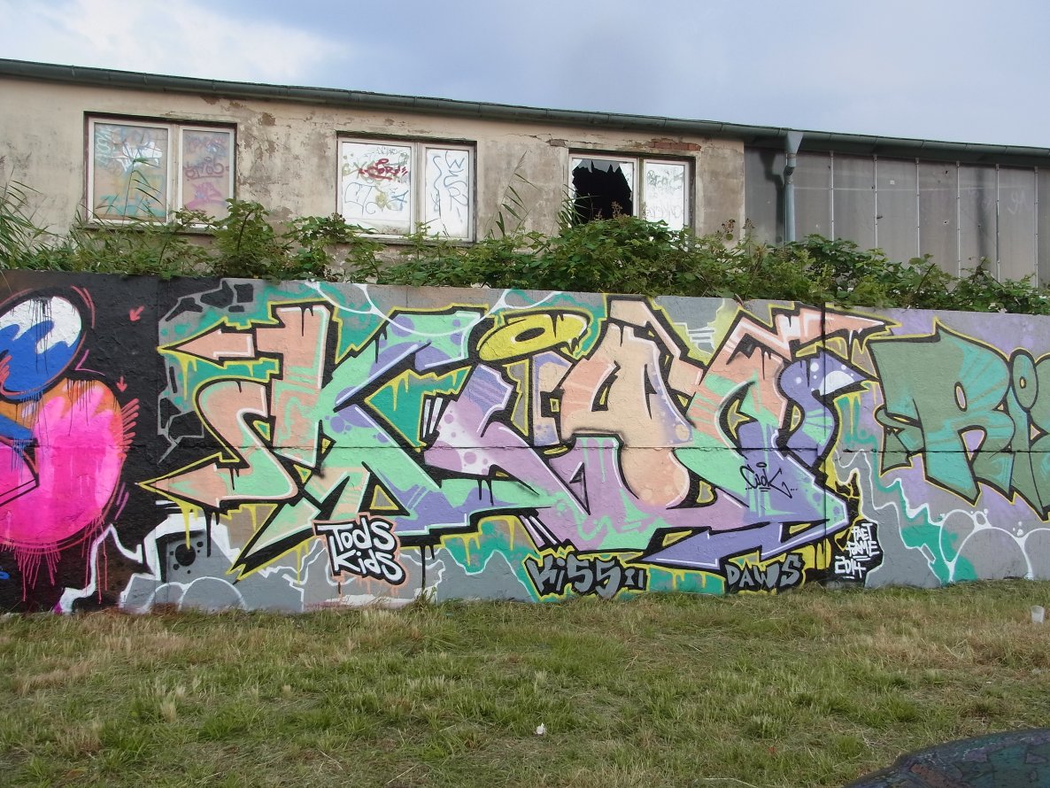Graffiti Wall - Photo by staubsauger - Kloc, tods, Greifswald