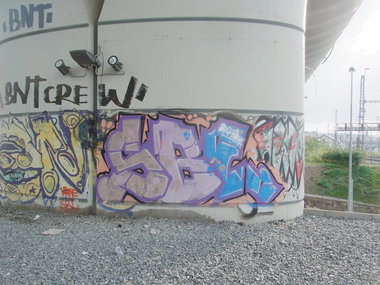 Graffiti Bombing - Photo by staubsauger - sbl, prag