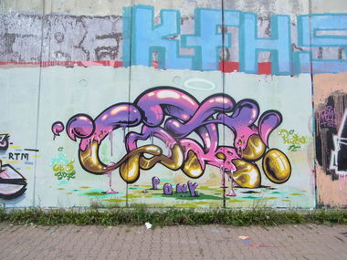 Graffiti Wall - Photo by staubsauger - prag