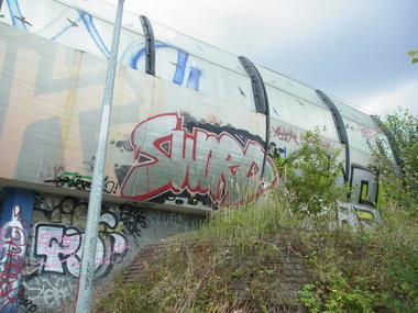 Graffiti Bombing - Photo by staubsauger - sword, prag