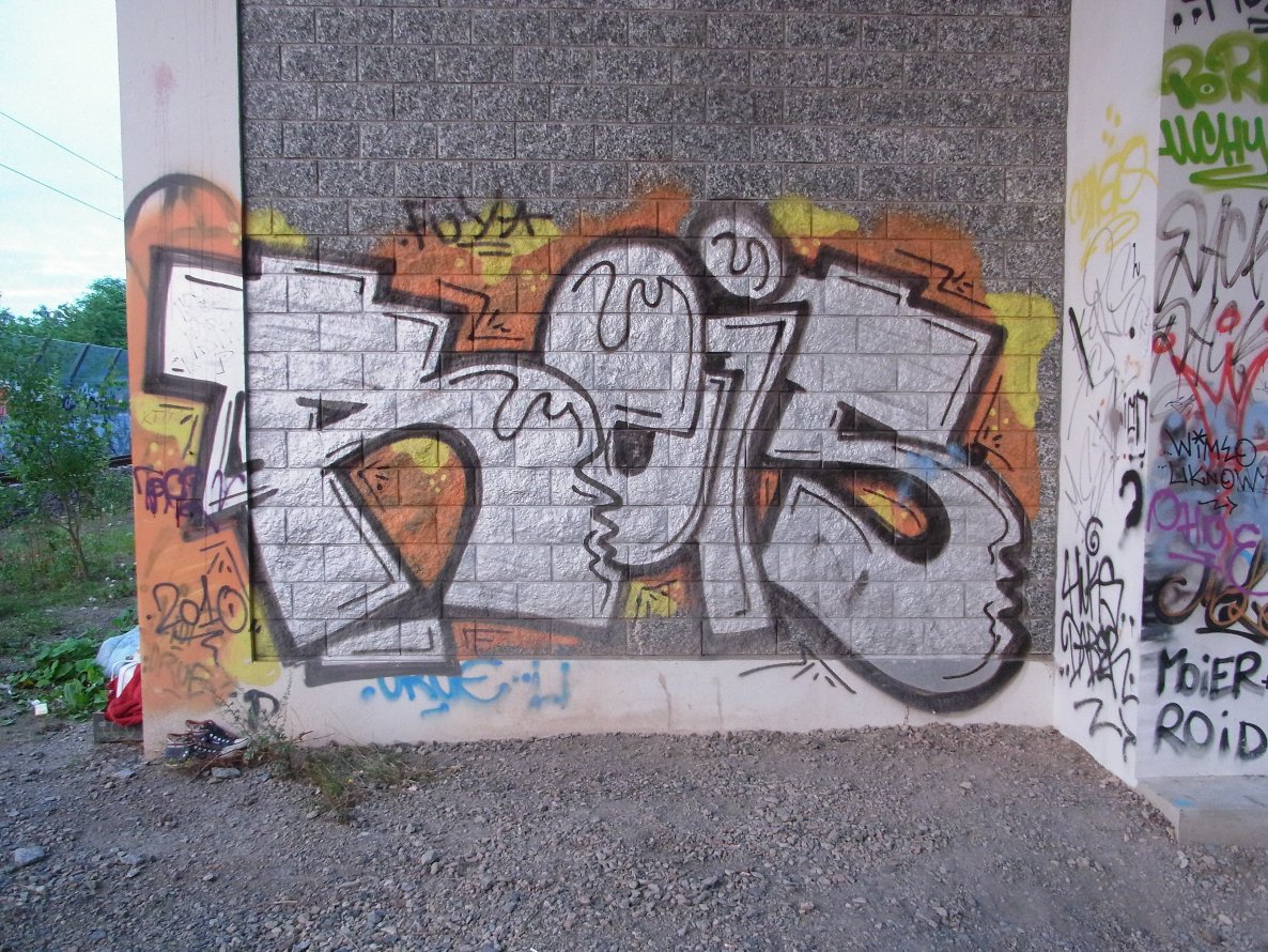 Graffiti Bombing - Photo by staubsauger - Reis, prag