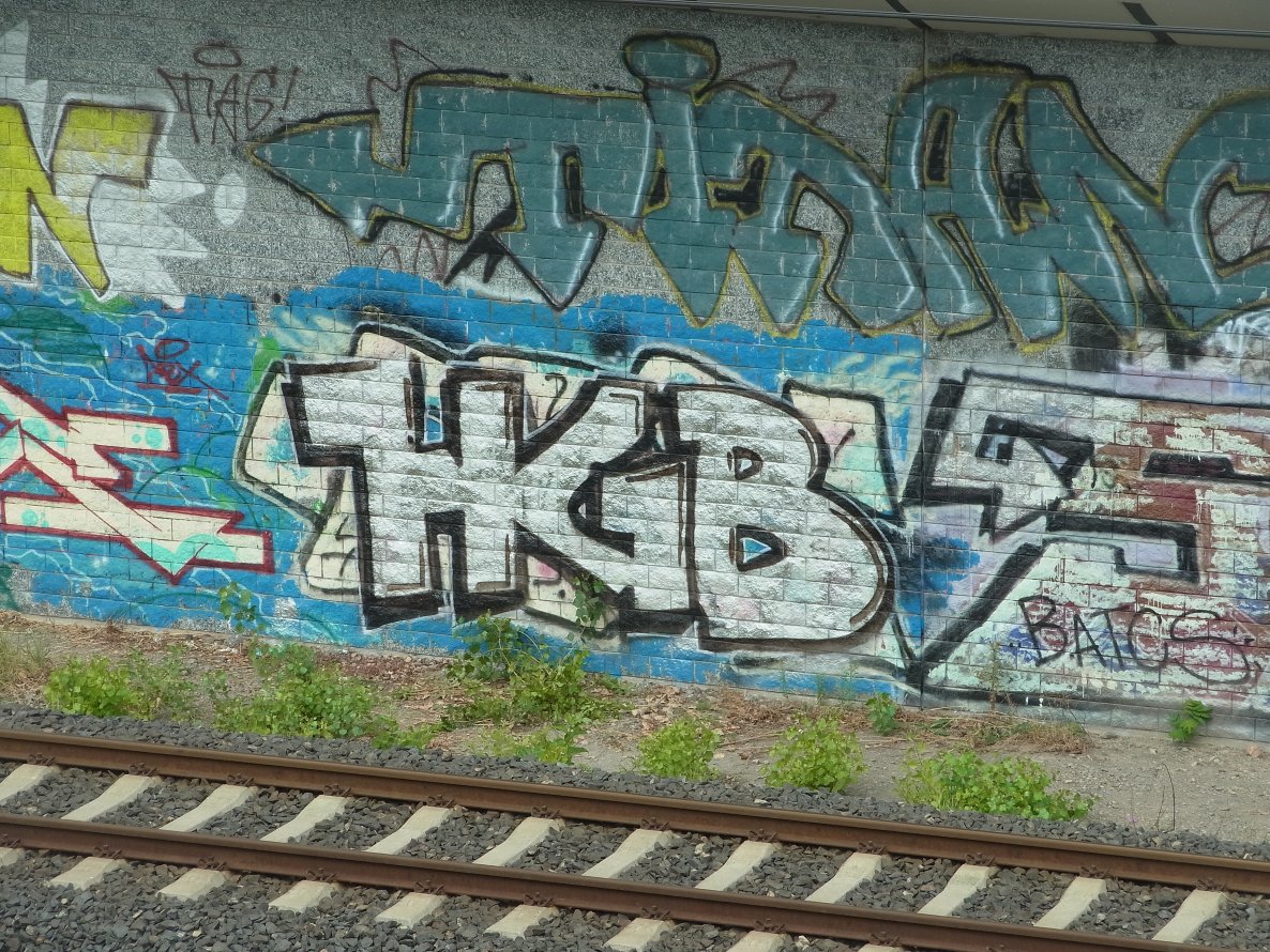 Graffiti Bombing - Photo by staubsauger - hgb, prag