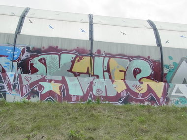 Graffiti Bombing - Photo by staubsauger - prag