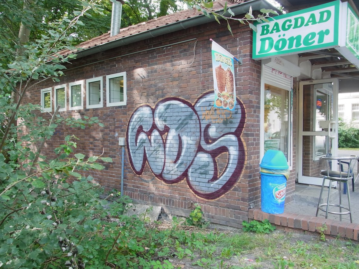 Graffiti Bombing - Photo by staubsauger - wds, Greifswald
