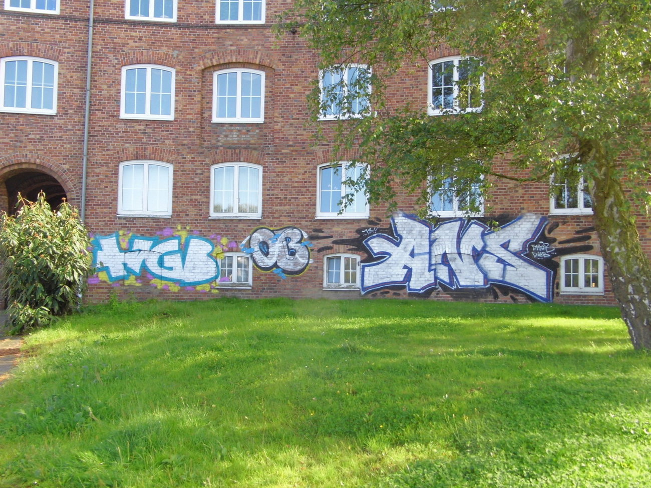 Graffiti Bombing - Photo by staubsauger - HGB, OB, ANS