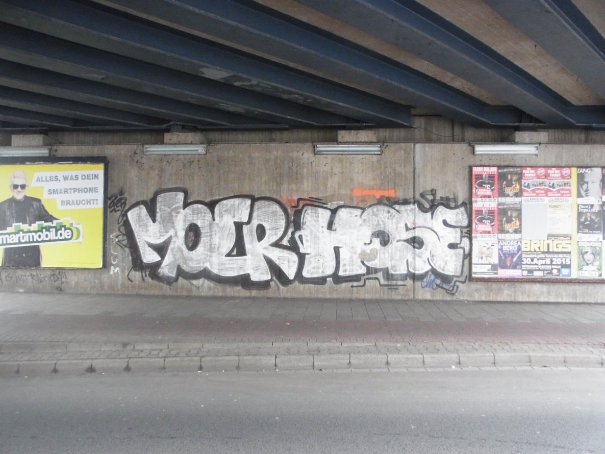 Graffiti Bombing - Photo by staubsauger - Moer, Hose, Düsseldorf