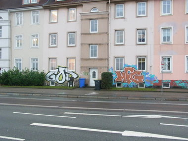 Graffiti Bombing - Photo by staubsauger - GOD, MFG, Rostock