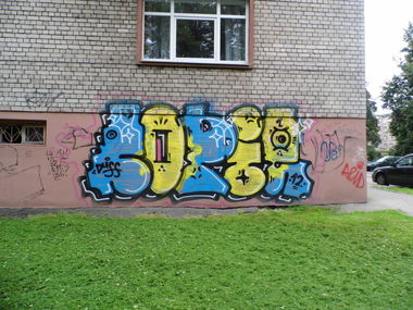 Graffiti Bombing - Photo by staubsauger - Sopie, Riga