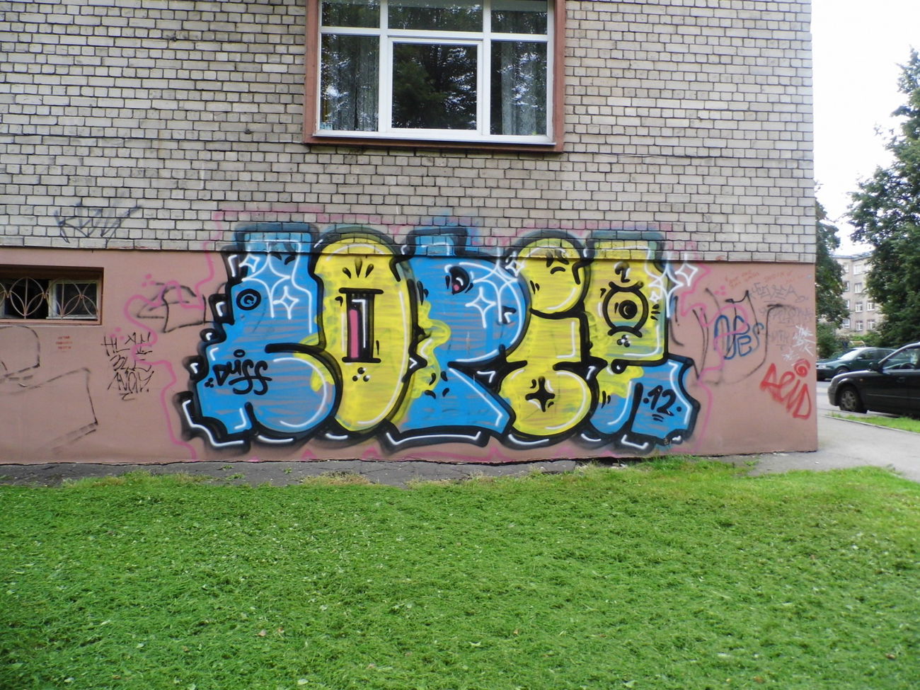 Graffiti Bombing - Photo by staubsauger - Sopie, Riga