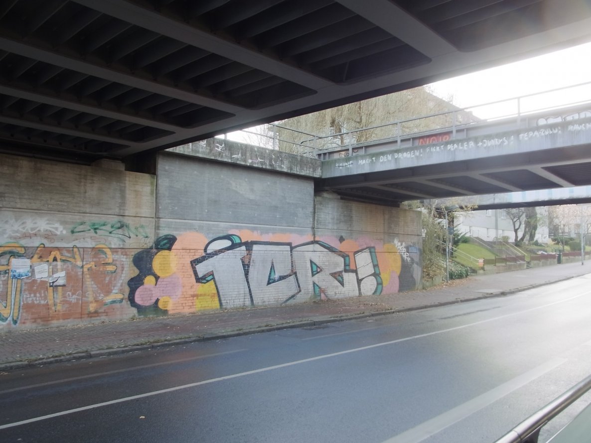 Graffiti Bombing - Photo by staubsauger - ICR, Rostock